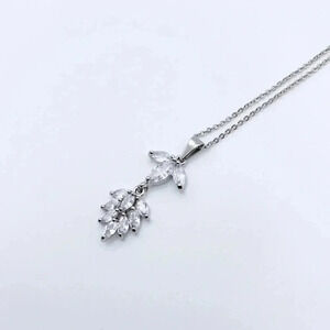 LEAF pendant necklace